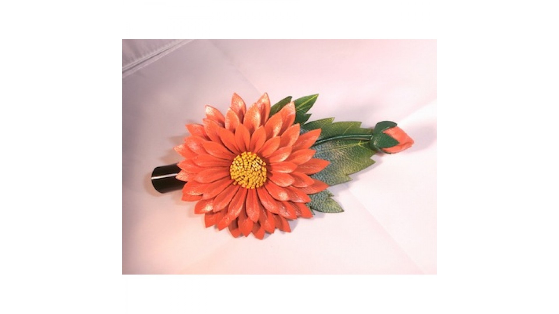 https://www.budivis.com/image/cache/catalog/A%20Blog/A%20blog%20pic/bv3523-hair-clip-leather-flower-900x900-1920x1080.jpg