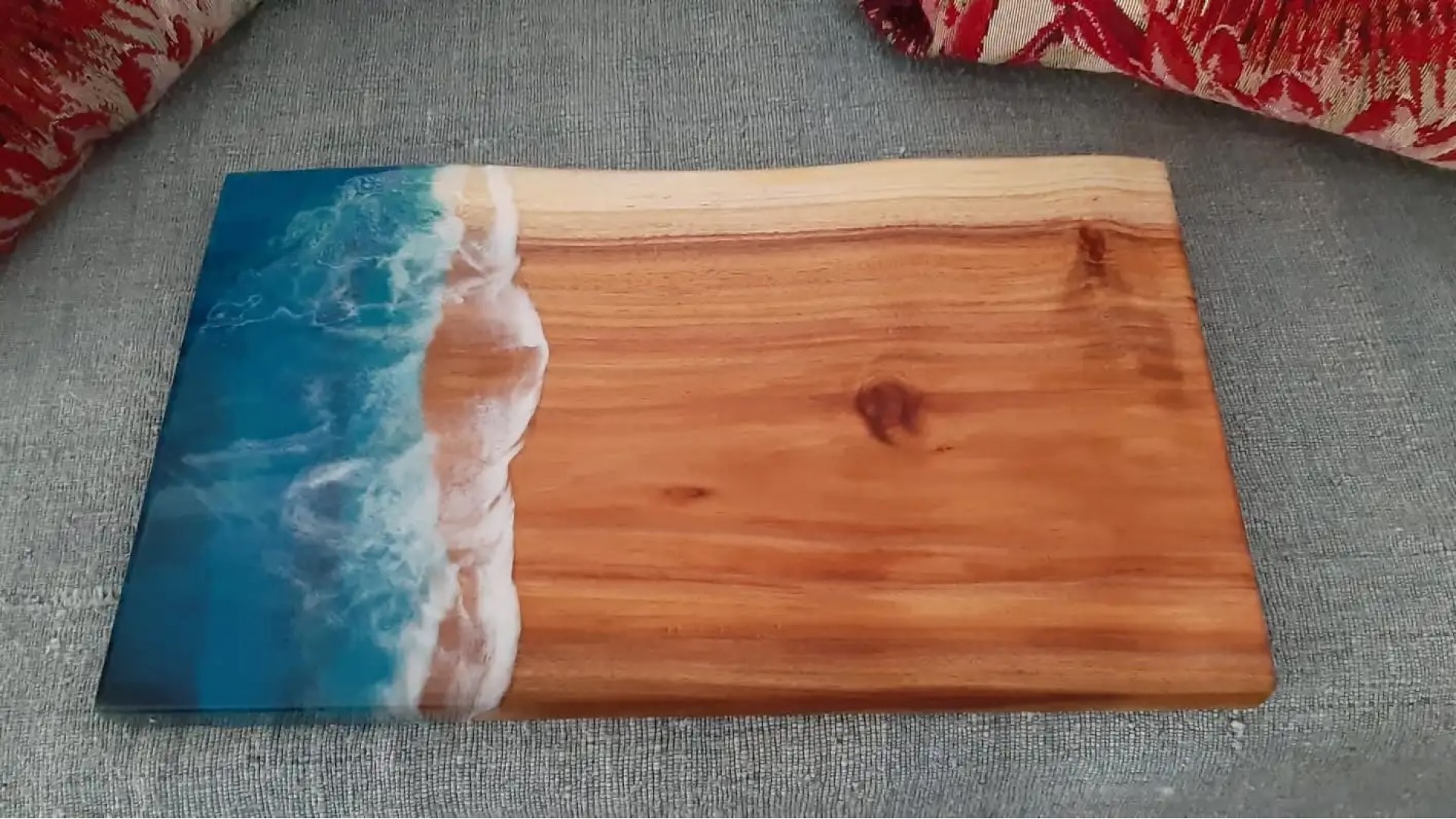 https://www.budivis.com/image/cache/catalog/A%20Blog/A%20blog%20pic/epoxy-cutting-board-1920x1080.jpg