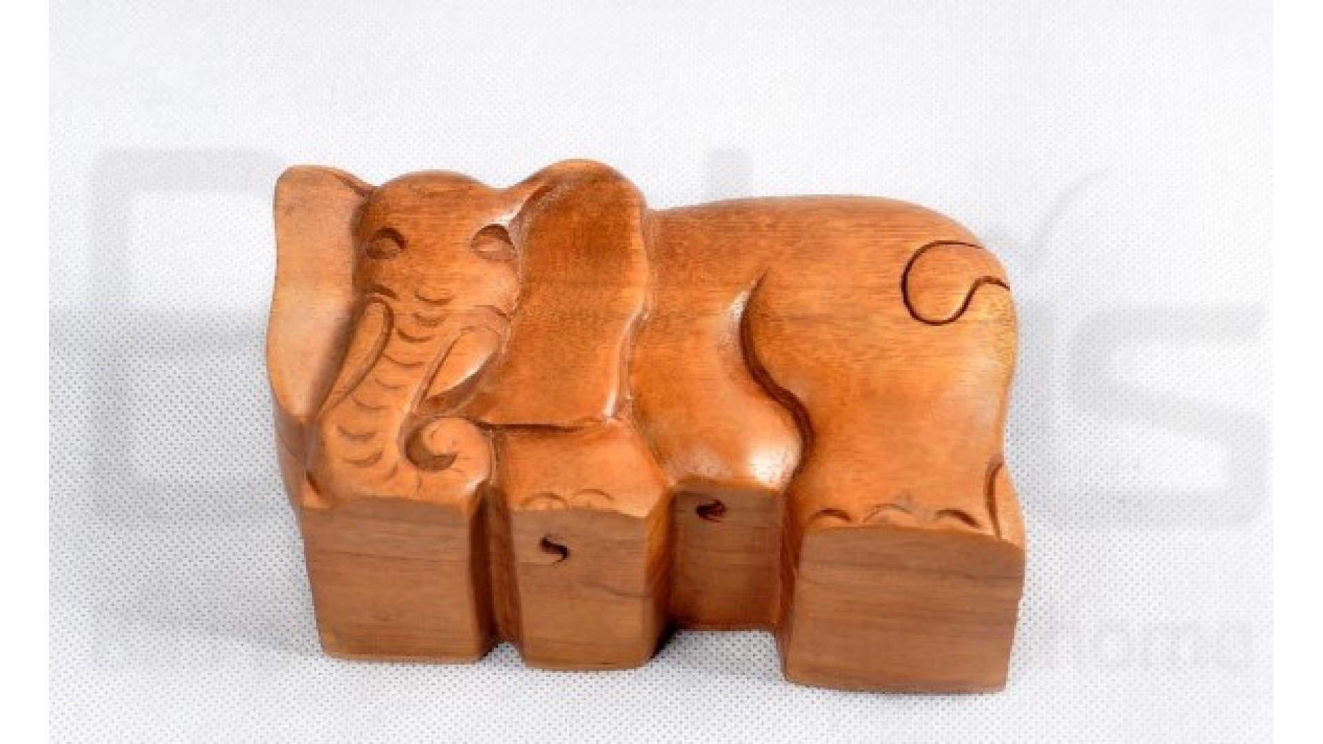 https://www.budivis.com/image/cache/catalog/A%20Blog/A%20blog%20pic/handcraft-wooden-elephant-jewelry-box-home-decoration-ornament-decoration-bv8488-900x900%20(2)-1920x1080.jpg