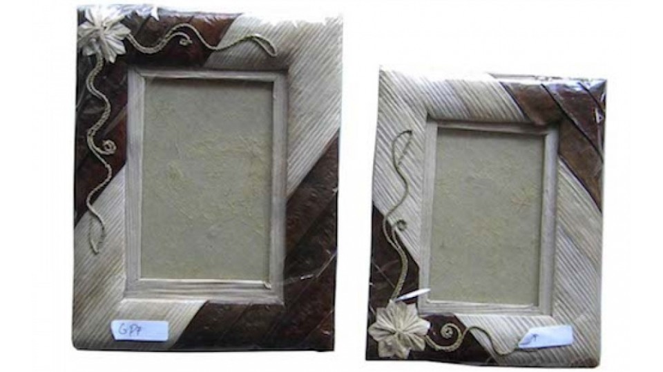 Creative Ways to Display Wholesale Photo Frames