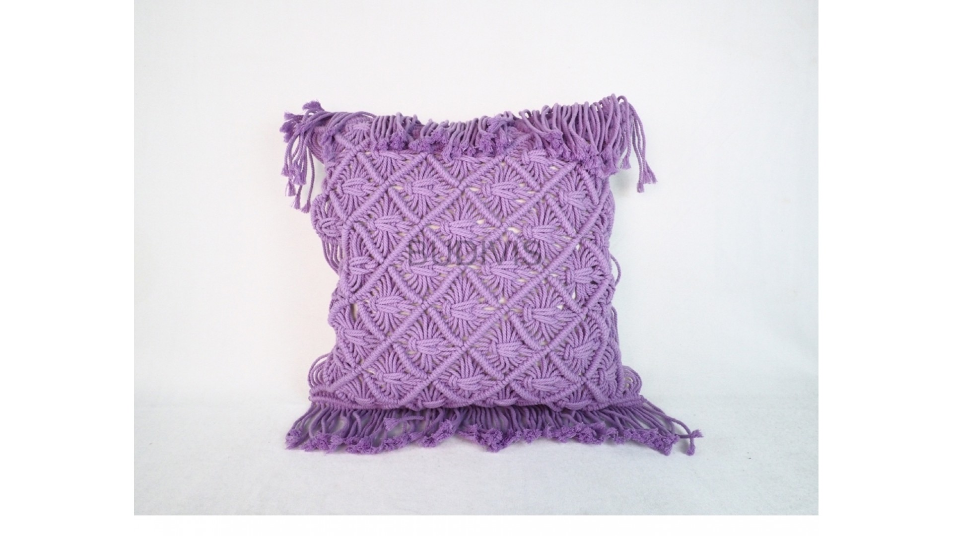 https://www.budivis.com/image/cache/catalog/A%20Blog/wholesale%20macrame%20pilow%20case-1920x1080.jpg