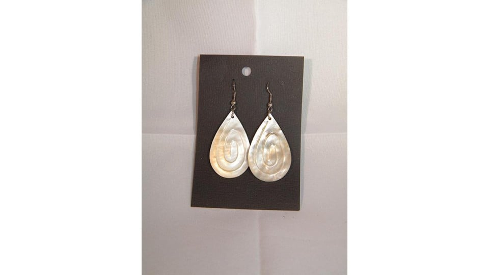 Shell Earring, Seashell Earring, Carved Mop Shell Earrings