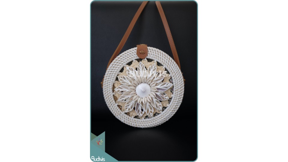 Shell Flower Pattern And Woven Round Rattan Bag