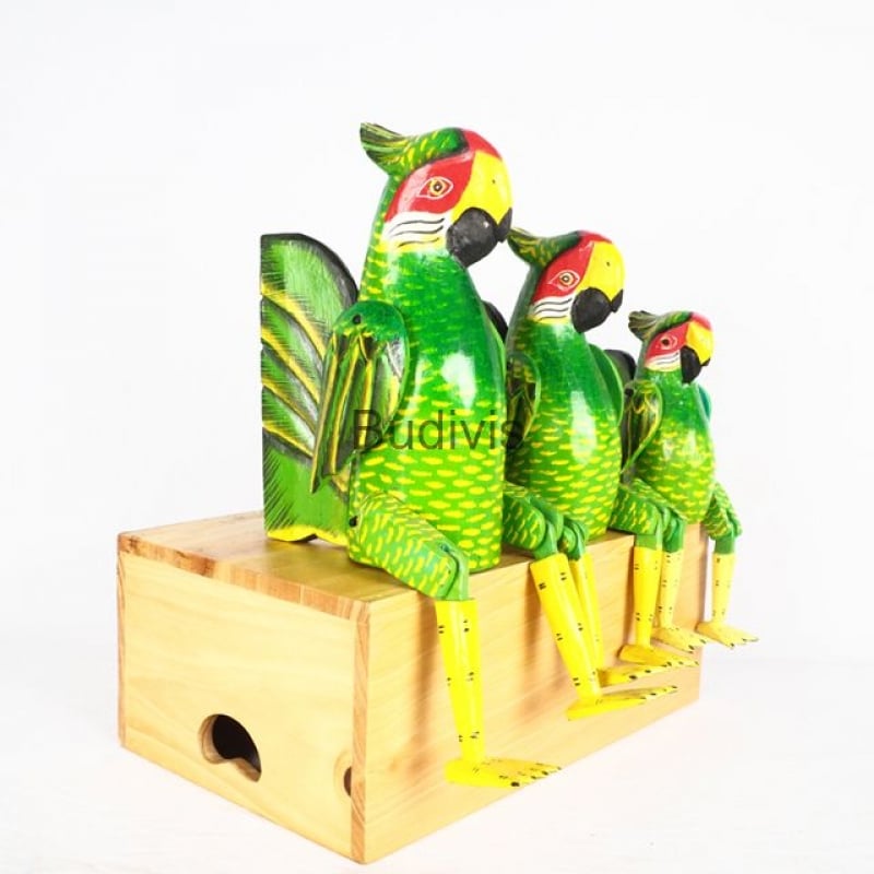 Supplier Set Wooden Statue Animal Model, Green Parrot